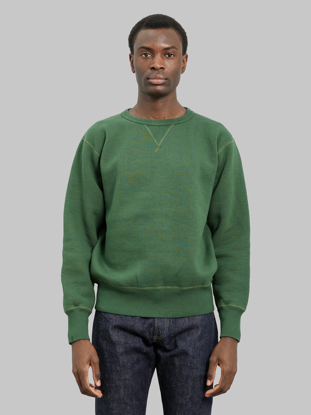 The Strike Gold Loopwheeled Sweatshirt Green model front fit