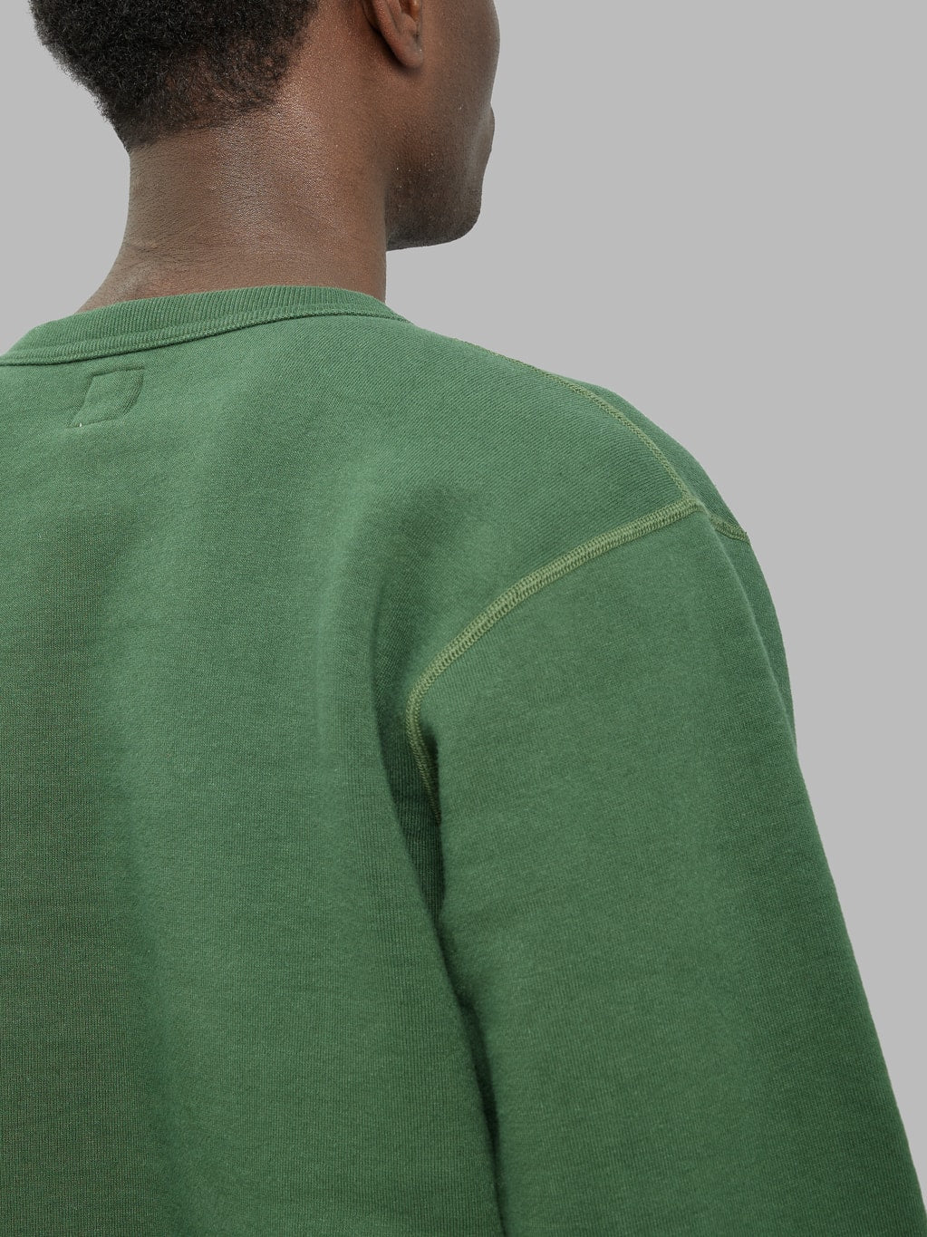 The Strike Gold Loopwheeled Sweatshirt Green sleeve