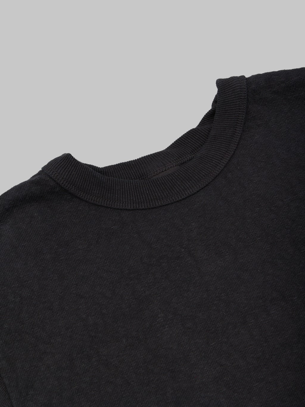 UES No 8 Slub Nep Short Sleeve Tshirt Black reinforced collar