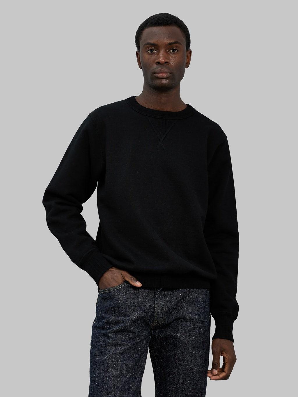 Whitesville cotton Loopwheel Sweatshirt Black model front fit