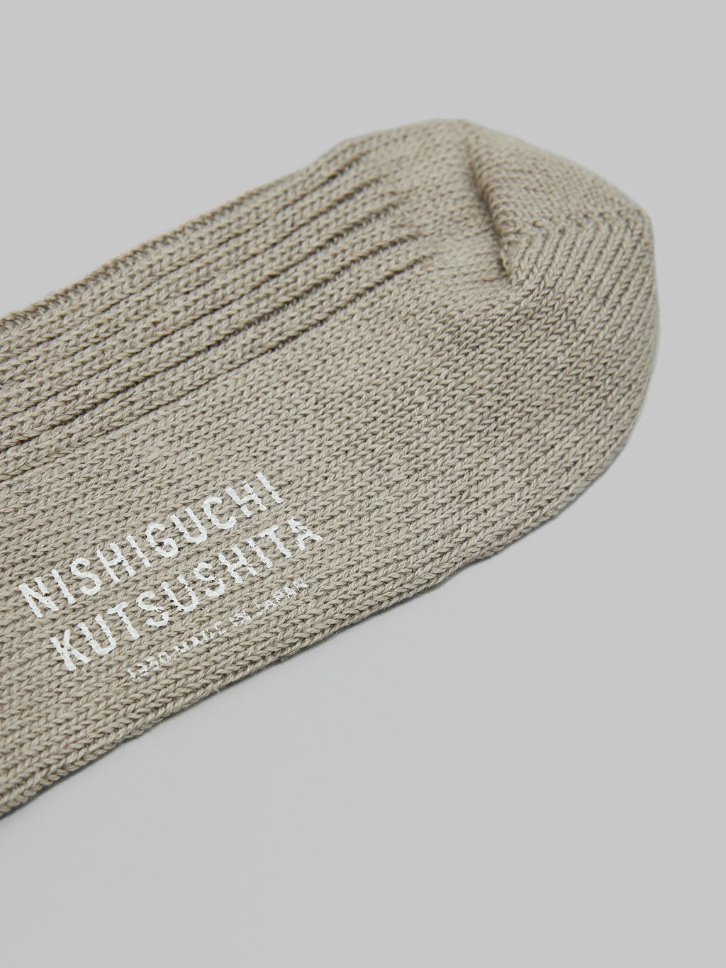 nishiguchi kutsushita linen ribbed socks beige brand stamped logo