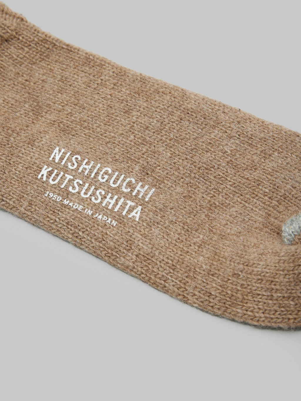 nishiguchi kutsushita praha wool ribbed socks beige stamped logo