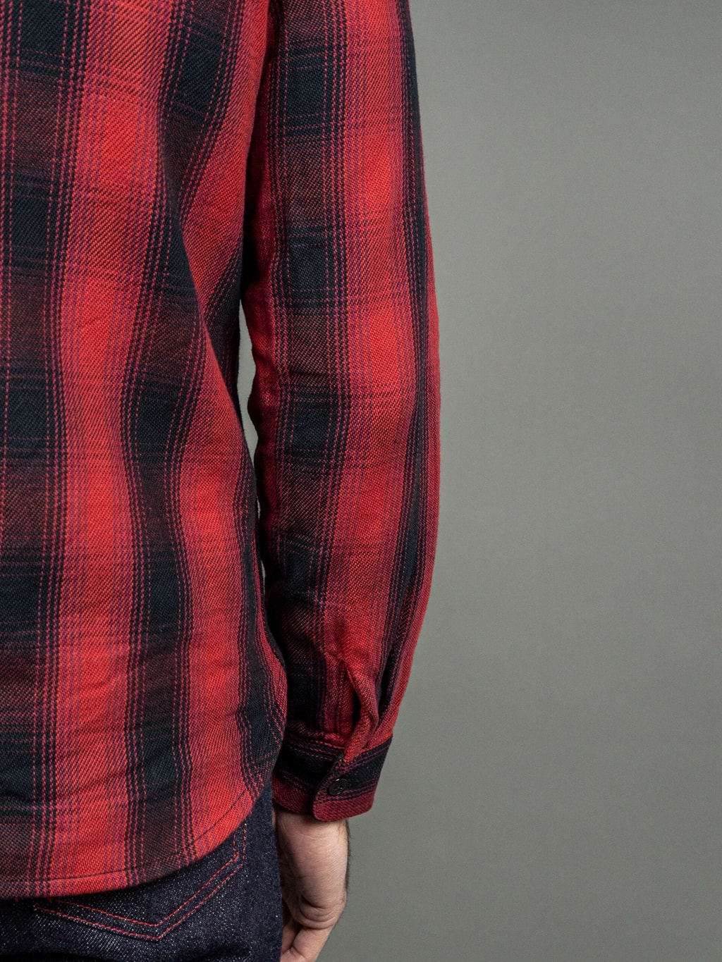 The flat head flannel shirt red work sleeve detail