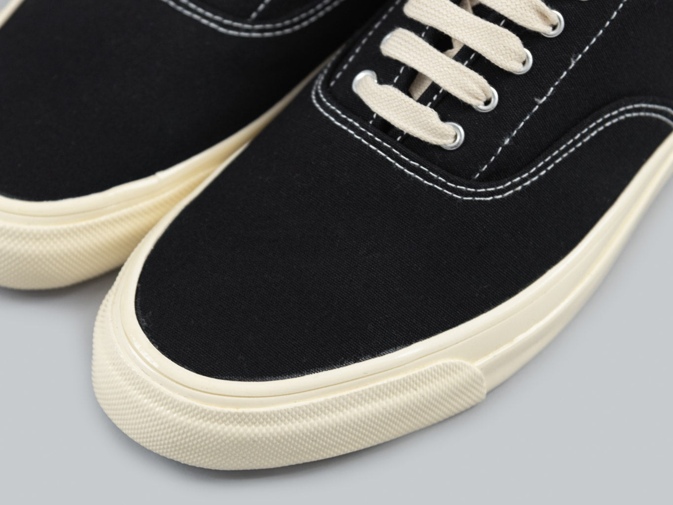 Trophy clothing mil boat shoes black cream sneaker toe